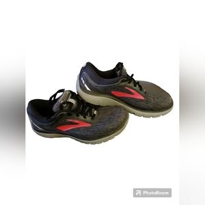 BROOKS Power Flow 7. Womens size 7.5